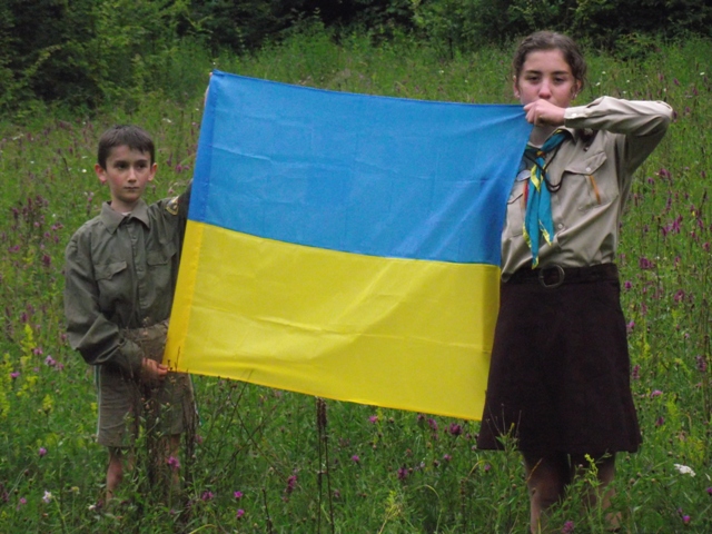 Хорунжі під час відкриття табору