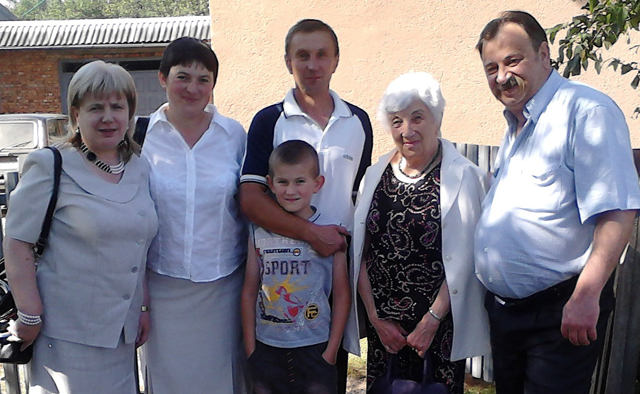 Учасники імпрези в родині Довговичів-Бабичів